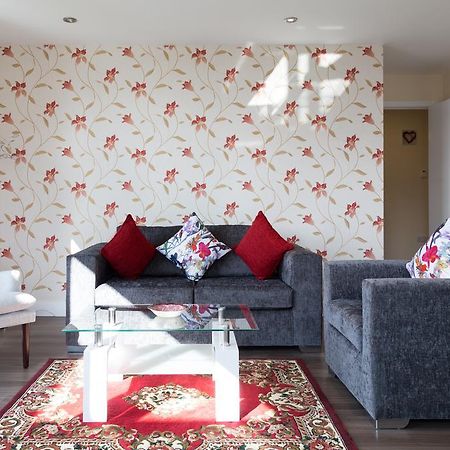 Contemporary & Homely Penthouse, 2 Mins Walk From Cambridge Station, Lift Access, Secured Gated On-Site Parking, Self Check-In, Super Fast Wifi, Terrace & Sleeps 6 Экстерьер фото