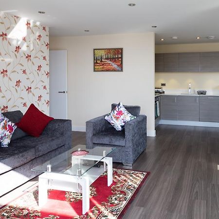 Contemporary & Homely Penthouse, 2 Mins Walk From Cambridge Station, Lift Access, Secured Gated On-Site Parking, Self Check-In, Super Fast Wifi, Terrace & Sleeps 6 Экстерьер фото