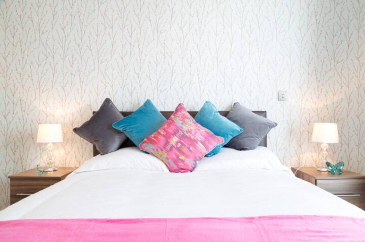 Contemporary & Homely Penthouse, 2 Mins Walk From Cambridge Station, Lift Access, Secured Gated On-Site Parking, Self Check-In, Super Fast Wifi, Terrace & Sleeps 6 Экстерьер фото