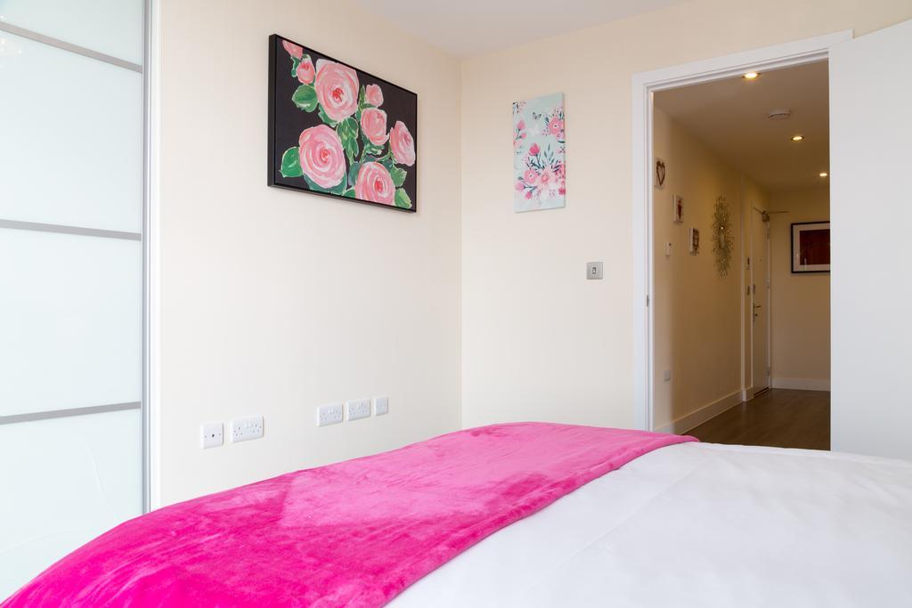 Contemporary & Homely Penthouse, 2 Mins Walk From Cambridge Station, Lift Access, Secured Gated On-Site Parking, Self Check-In, Super Fast Wifi, Terrace & Sleeps 6 Экстерьер фото