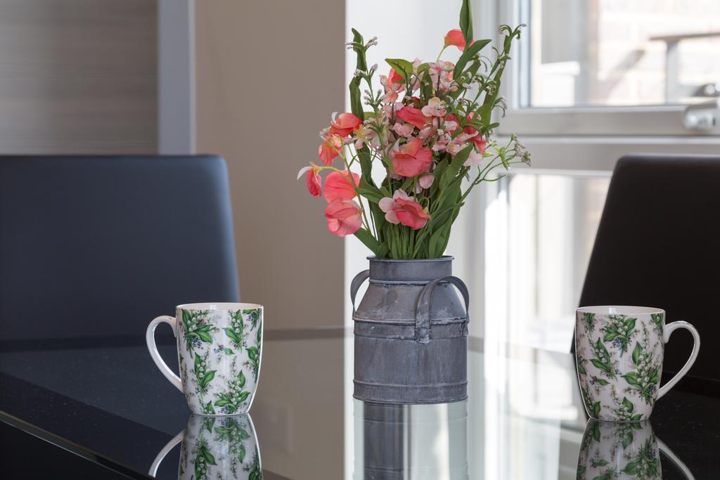 Contemporary & Homely Penthouse, 2 Mins Walk From Cambridge Station, Lift Access, Secured Gated On-Site Parking, Self Check-In, Super Fast Wifi, Terrace & Sleeps 6 Экстерьер фото