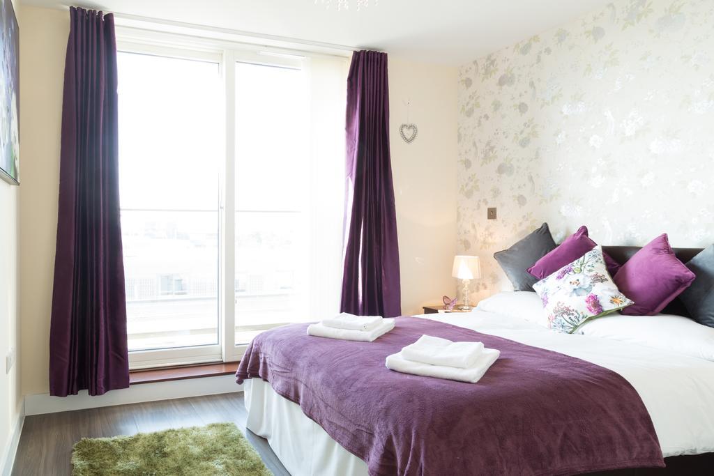 Contemporary & Homely Penthouse, 2 Mins Walk From Cambridge Station, Lift Access, Secured Gated On-Site Parking, Self Check-In, Super Fast Wifi, Terrace & Sleeps 6 Экстерьер фото
