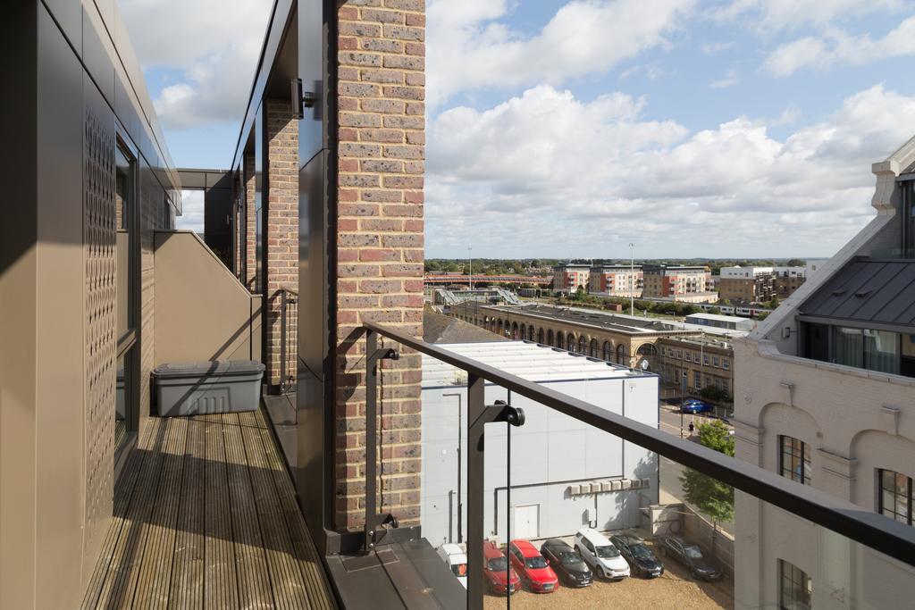 Contemporary & Homely Penthouse, 2 Mins Walk From Cambridge Station, Lift Access, Secured Gated On-Site Parking, Self Check-In, Super Fast Wifi, Terrace & Sleeps 6 Экстерьер фото
